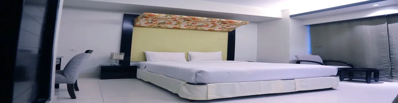 King guest room at Orchid Business Hotel