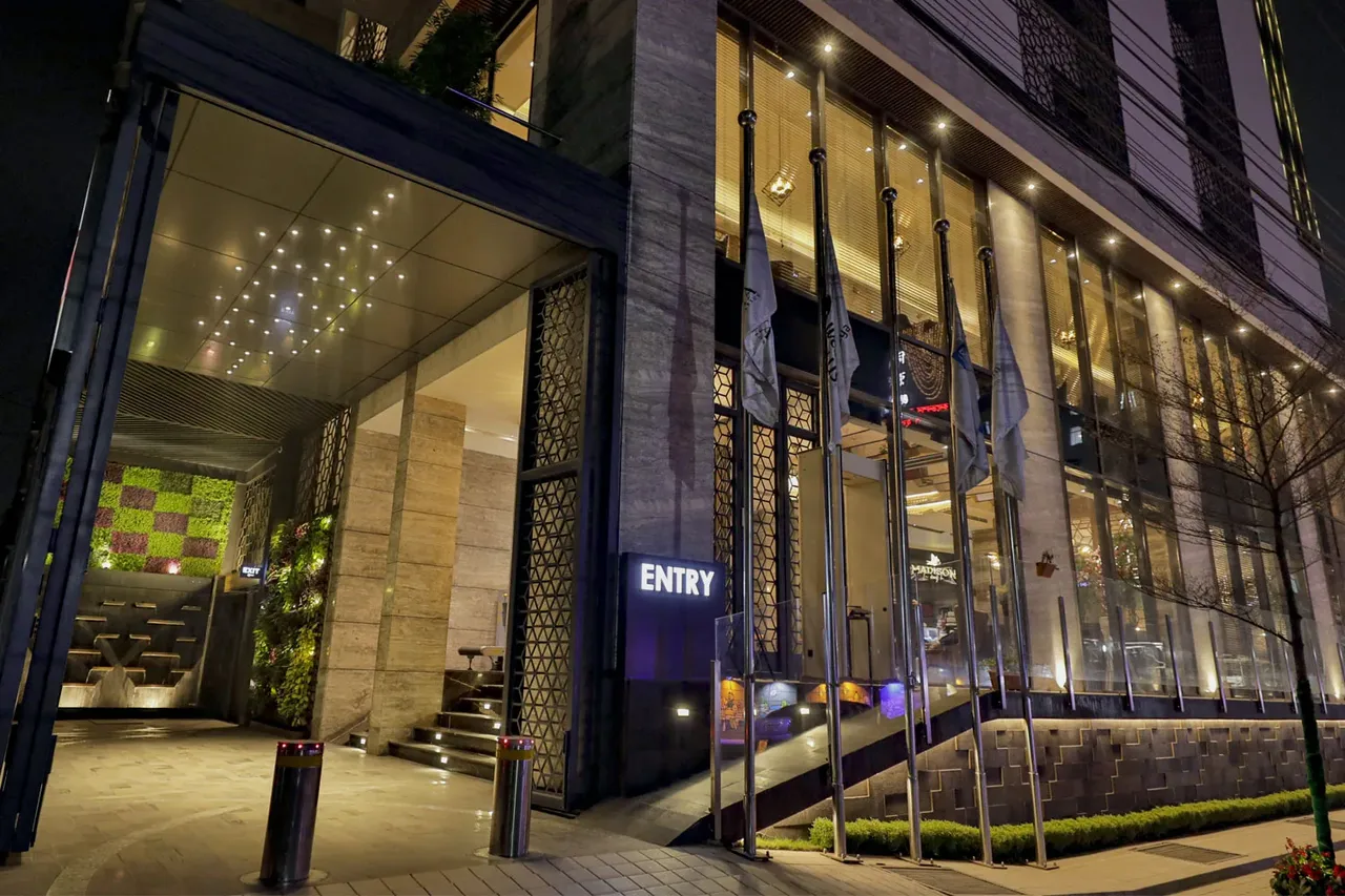 Best Western PLUS Runway