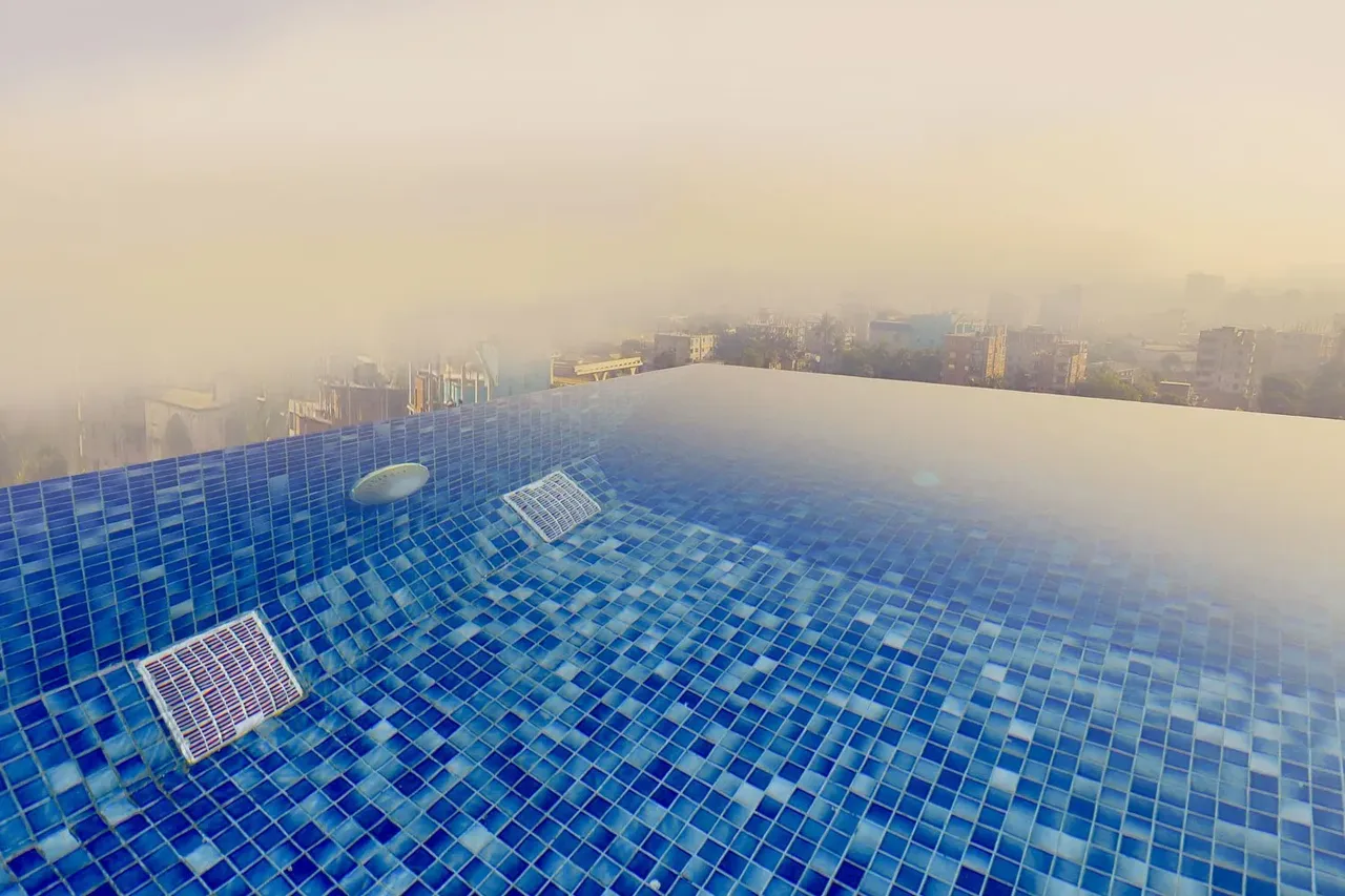 Rooftop infinity pool at Best Western PLUS Runway