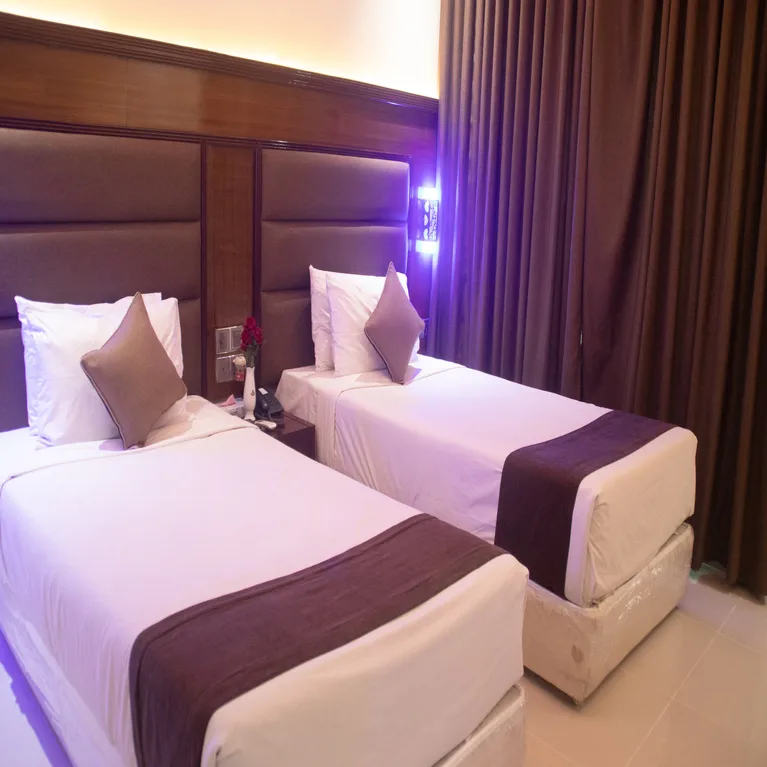 Twin-bed guest room at Uni Resort