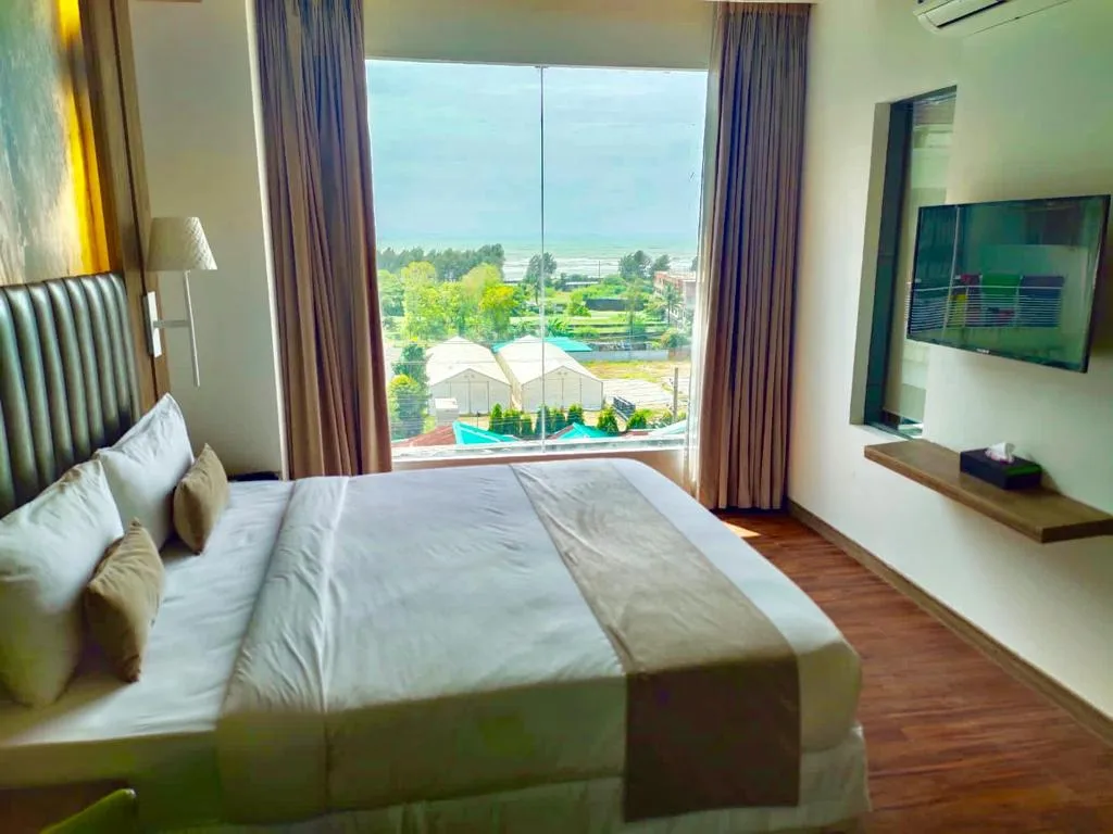 Guest room with a window view at Grace Cox Smart Hotel