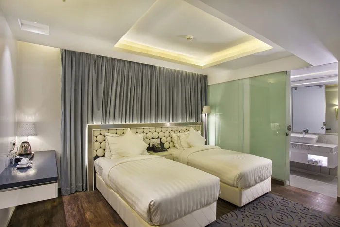 Twin-bed guest room at Grace 21 Smart Hotel