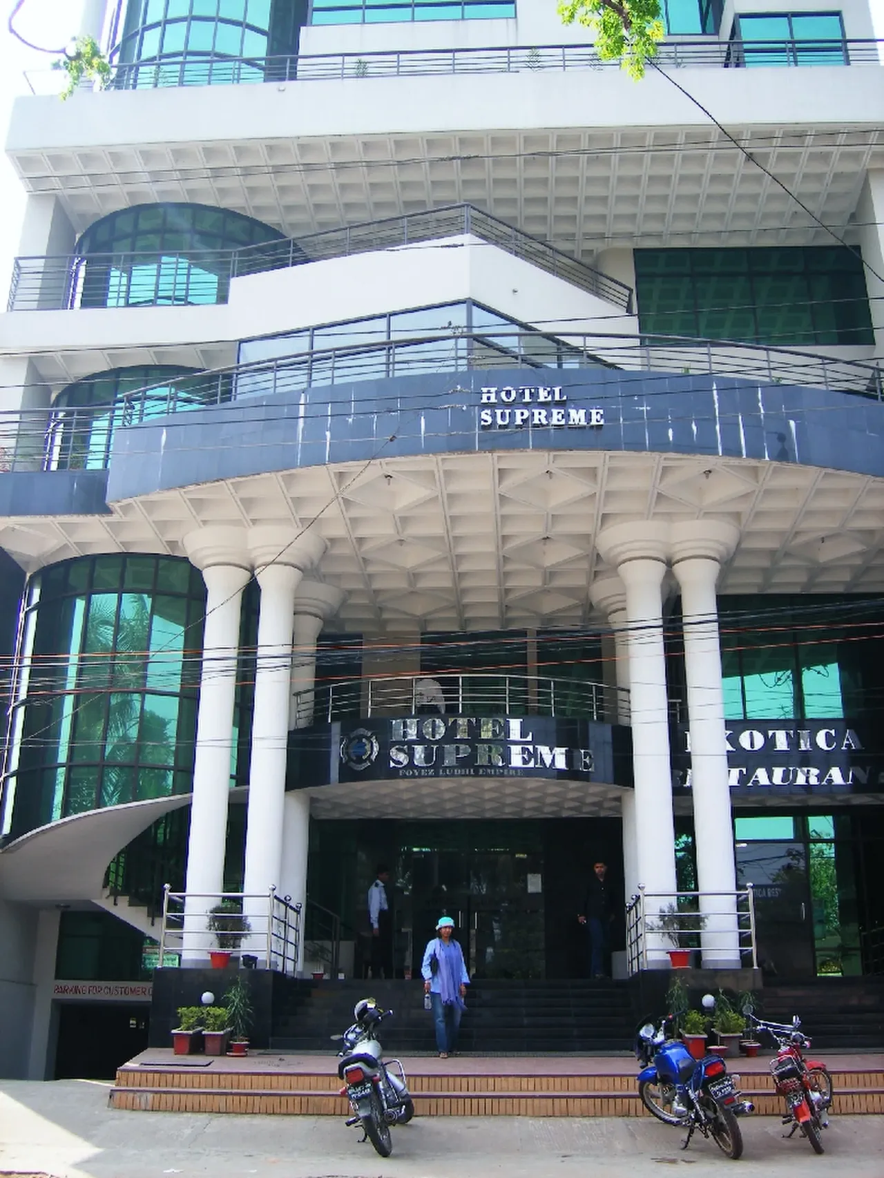 Hotel Supreme