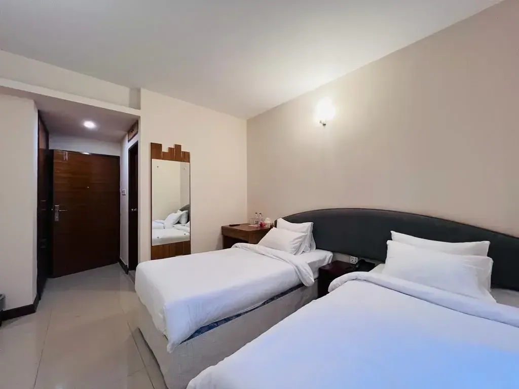 Twin-bed room at Hotel Fountain