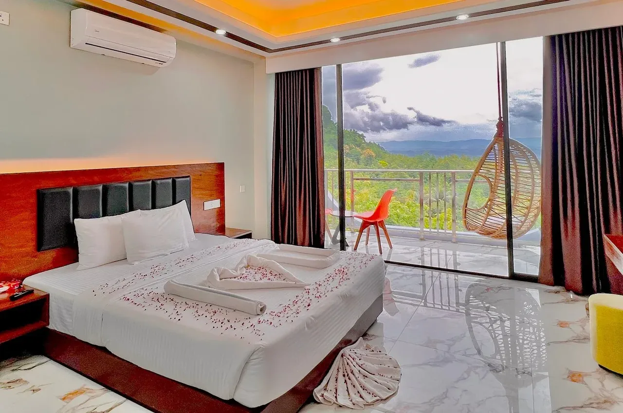 Double room with a window wall facing the hills