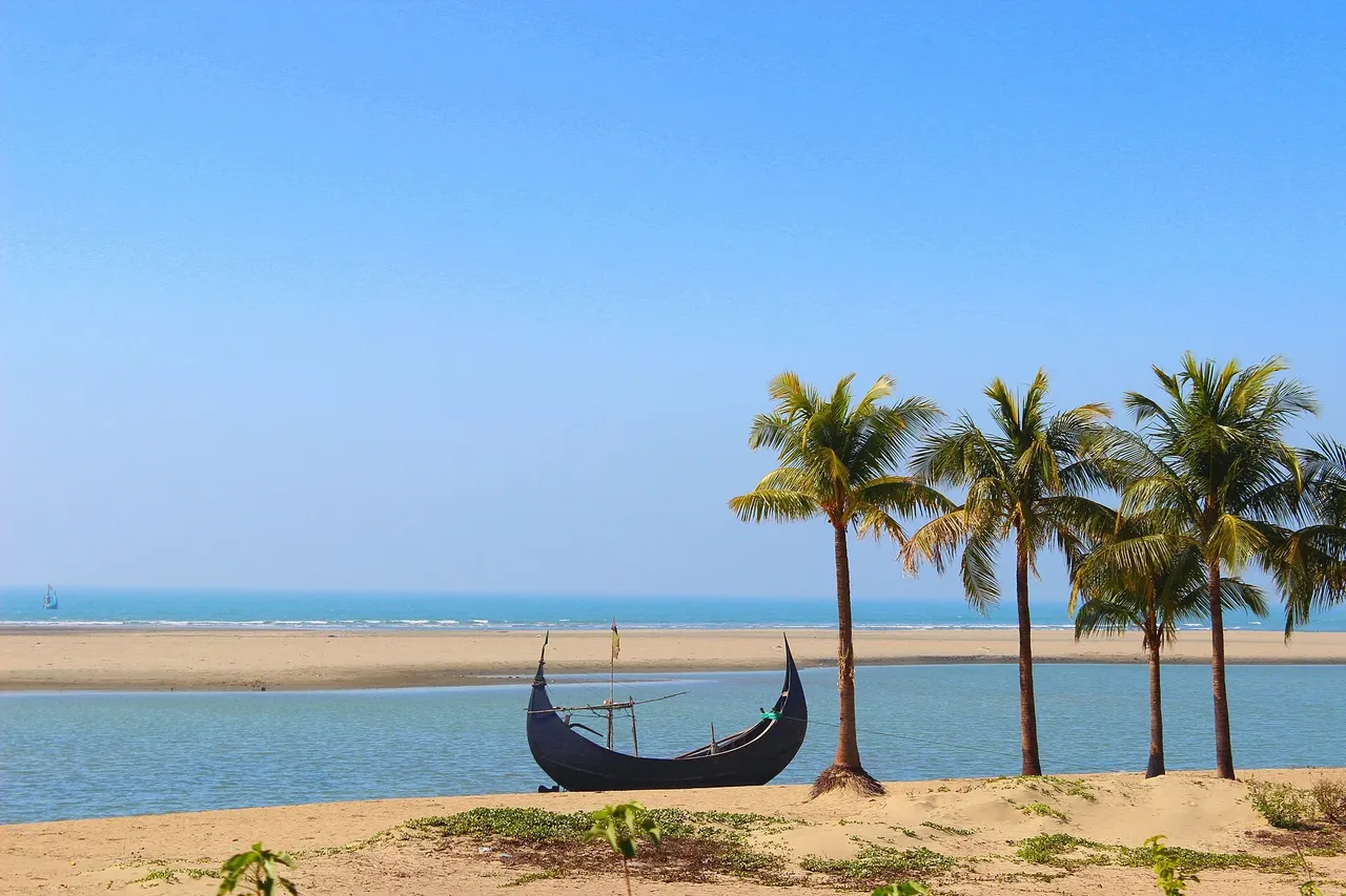 Cox's Bazar Luxury Travel Guide: Beaches, Marine Drive and Where to Stay