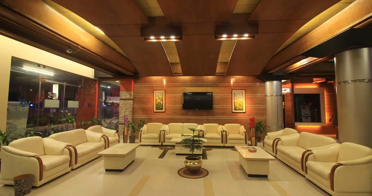 Lobby with sofas and wood-panelled ceiling