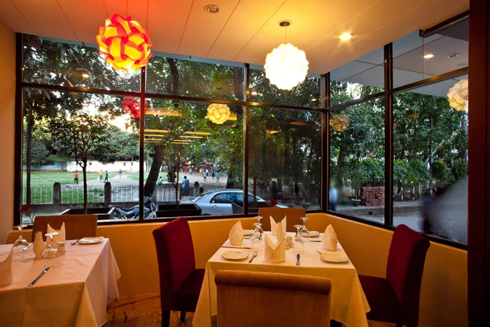 Restaurant with garden-view windows at West Park Inn