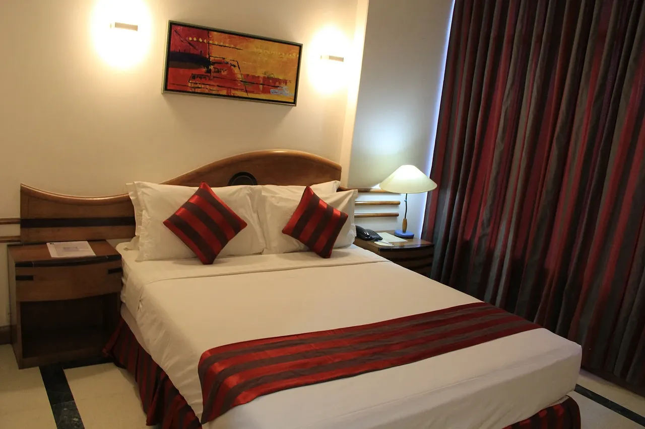 Double room at Seagull Hotel with a patterned bedspread