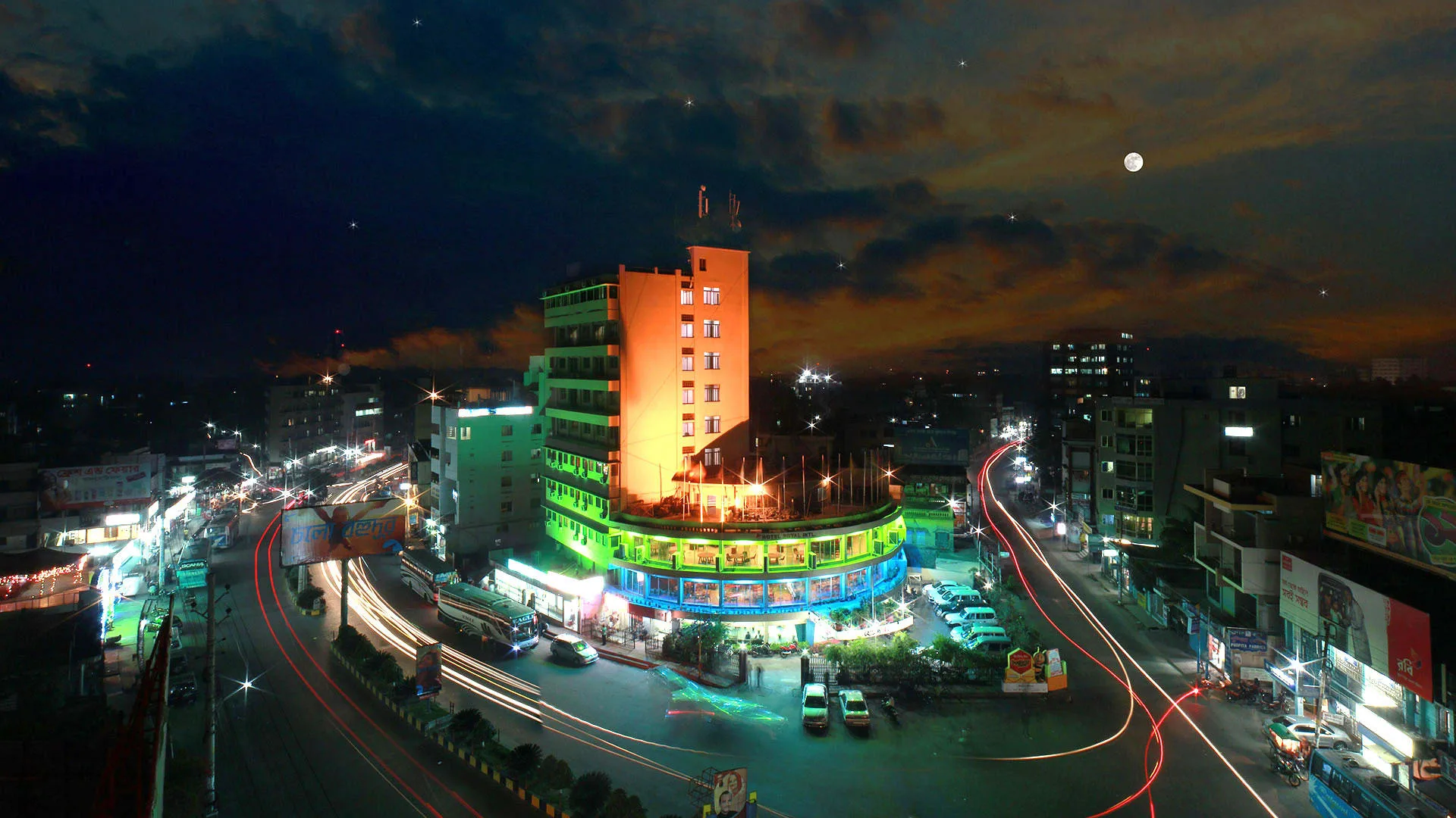 The lit hotel tower at the Royal Mor junction at night